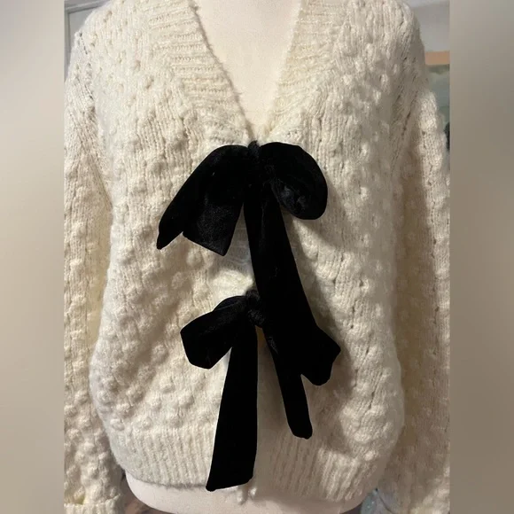 ASTR The Label Off-White Wool Blend Cardigan Velvet Bow Detail Chunky Knit Large - Picture 3 of 10